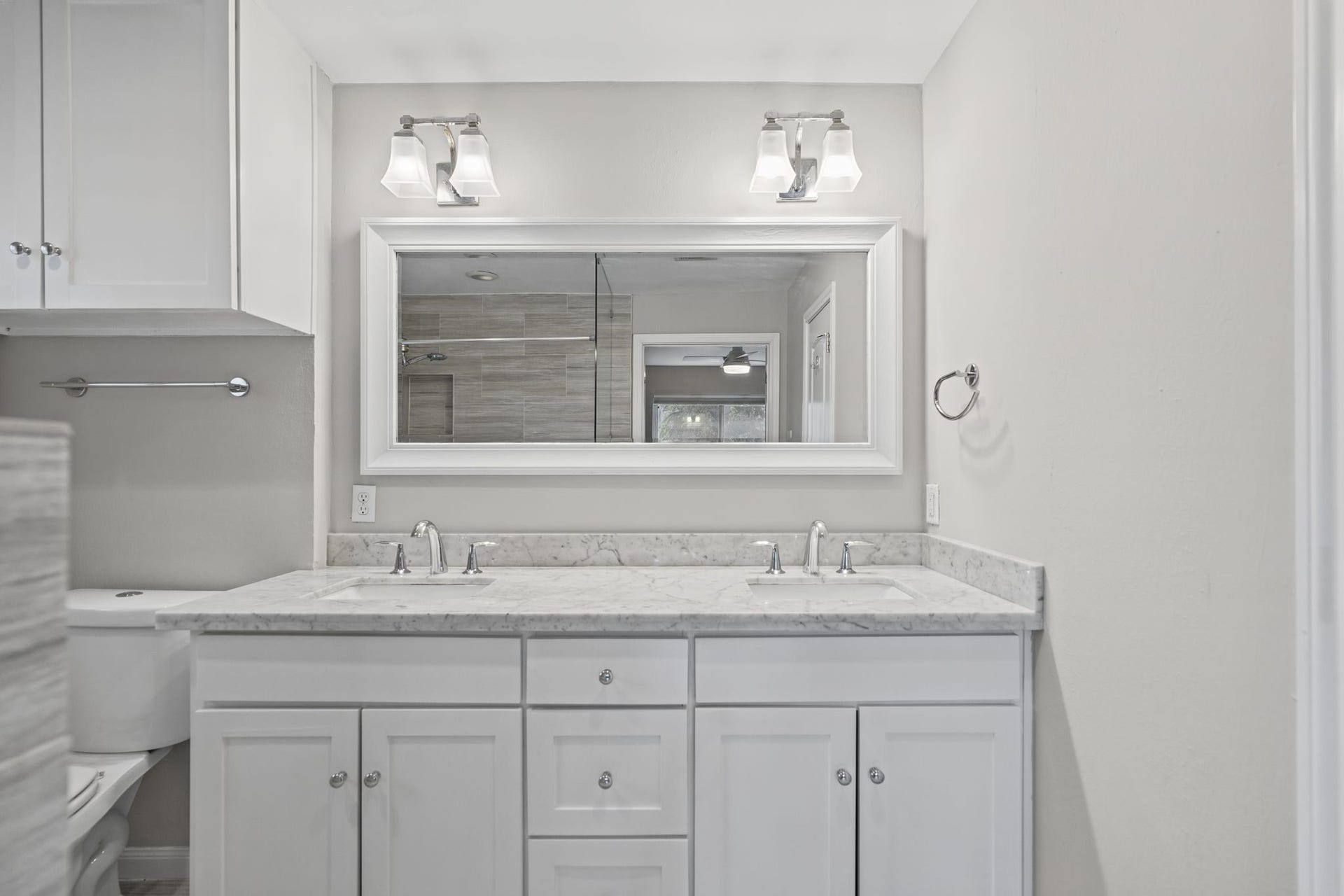 1318 Spillers Lane, Houston, TX 77043 Primary Bathroom