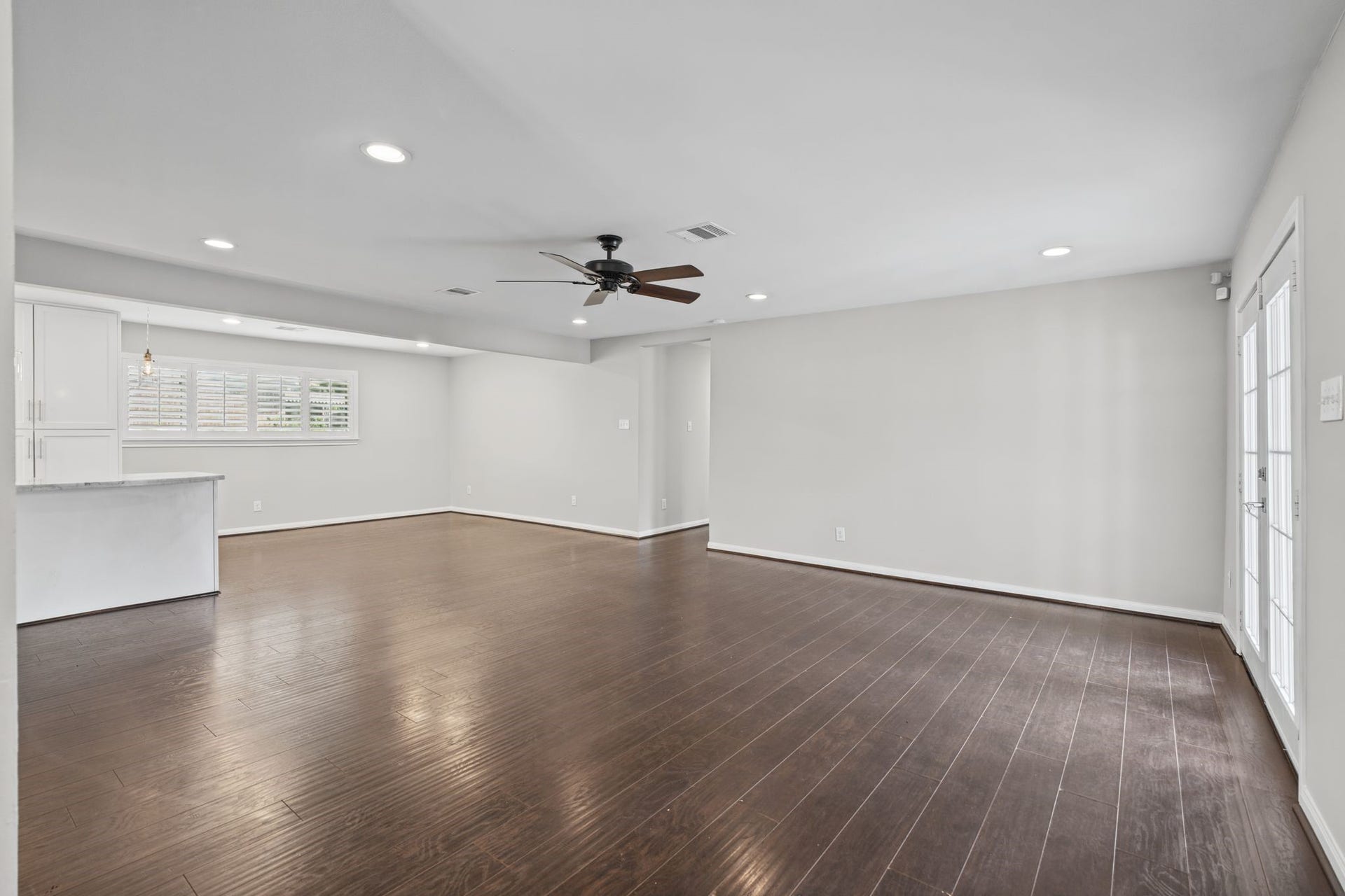 1318 Spillers Lane, Houston, TX 77043 Family room and breakfast area