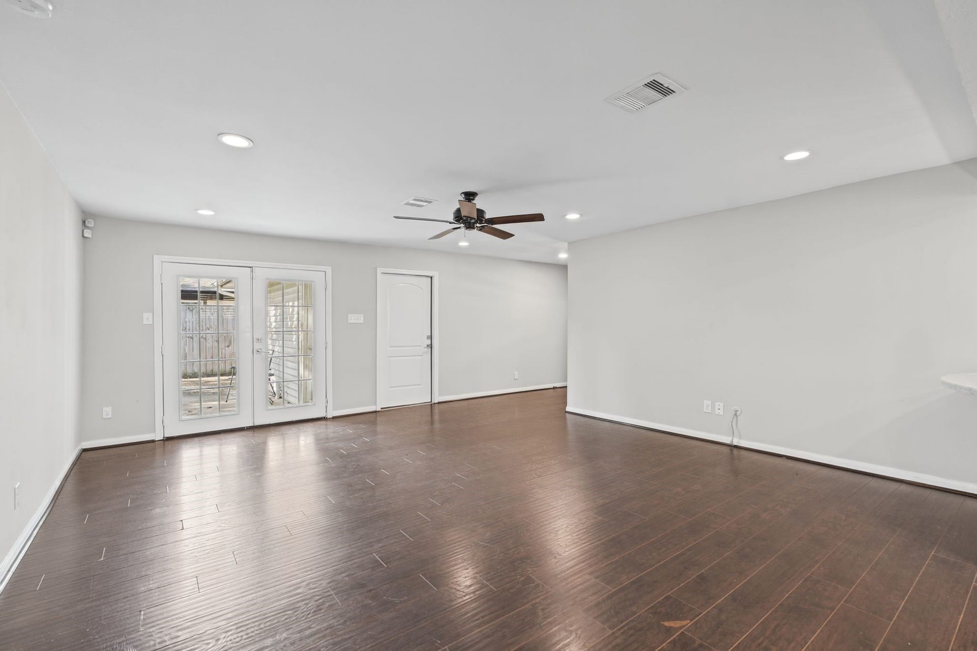 1318 Spillers Lane, Houston, TX 77043 1318 Spillers Lane, Houston, TX 77043