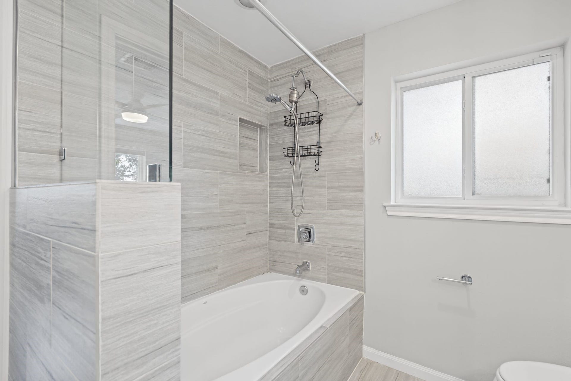 1318 Spillers Lane, Houston, TX 77043 Primary Bathroom
