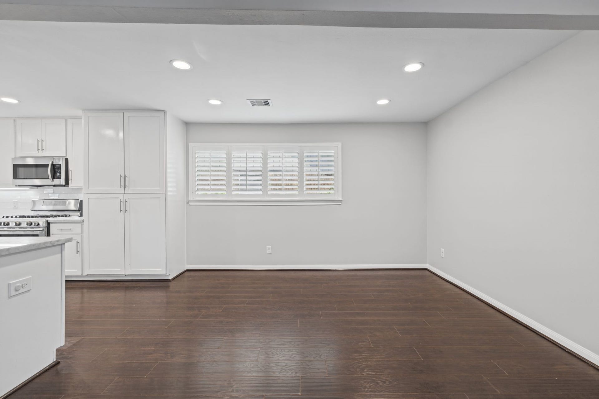 1318 Spillers Lane, Houston, TX 77043 1318 Spillers Lane, Houston, TX 77043