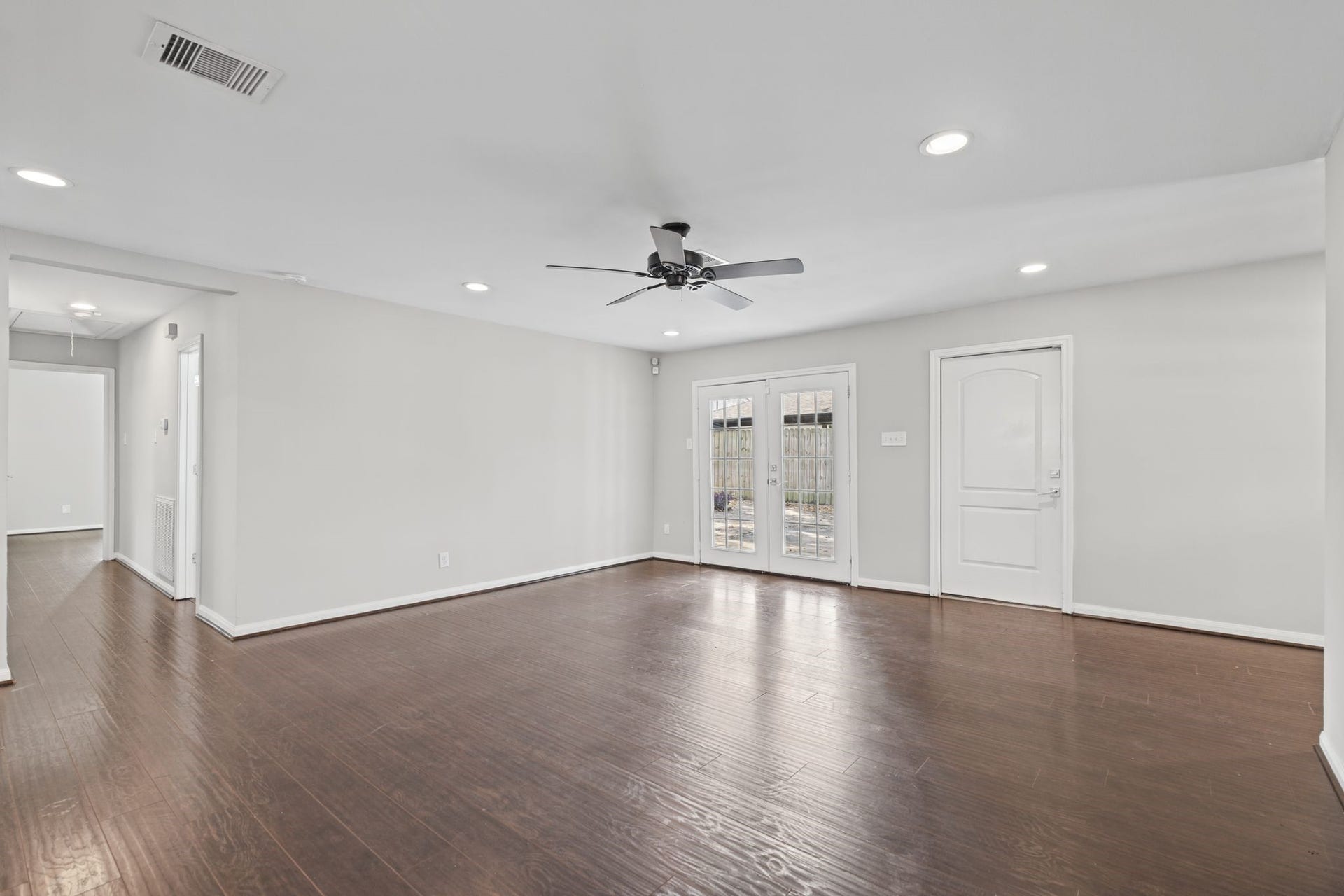 1318 Spillers Lane, Houston, TX 77043 1318 Spillers Lane, Houston, TX 77043