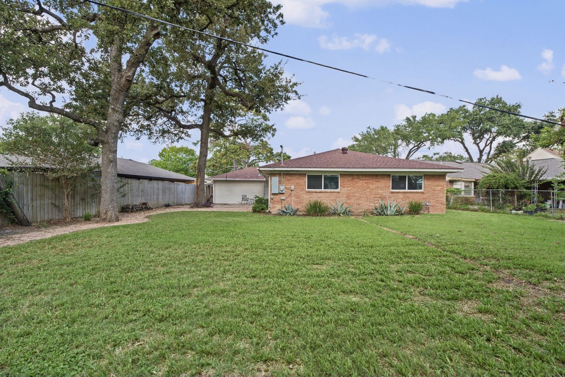 1318 Spillers Lane, Houston, TX 77043 1318 Spillers Lane, Houston, TX 77043