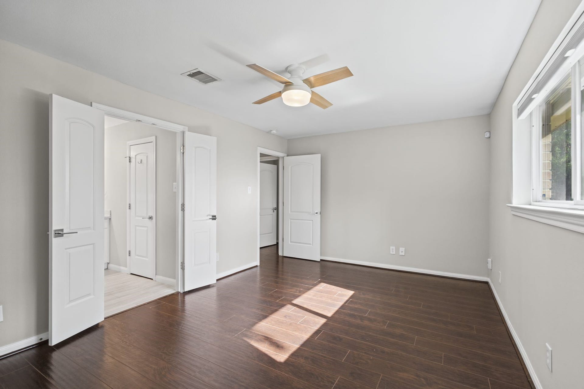 1318 Spillers Lane, Houston, TX 77043 1318 Spillers Lane, Houston, TX 77043