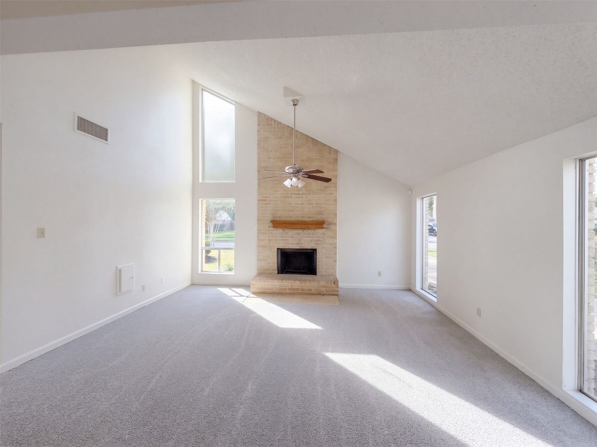 15803 Dunmoor Drive, Houston, TX 77059 15803 Dunmoor Drive, Houston, TX 77059