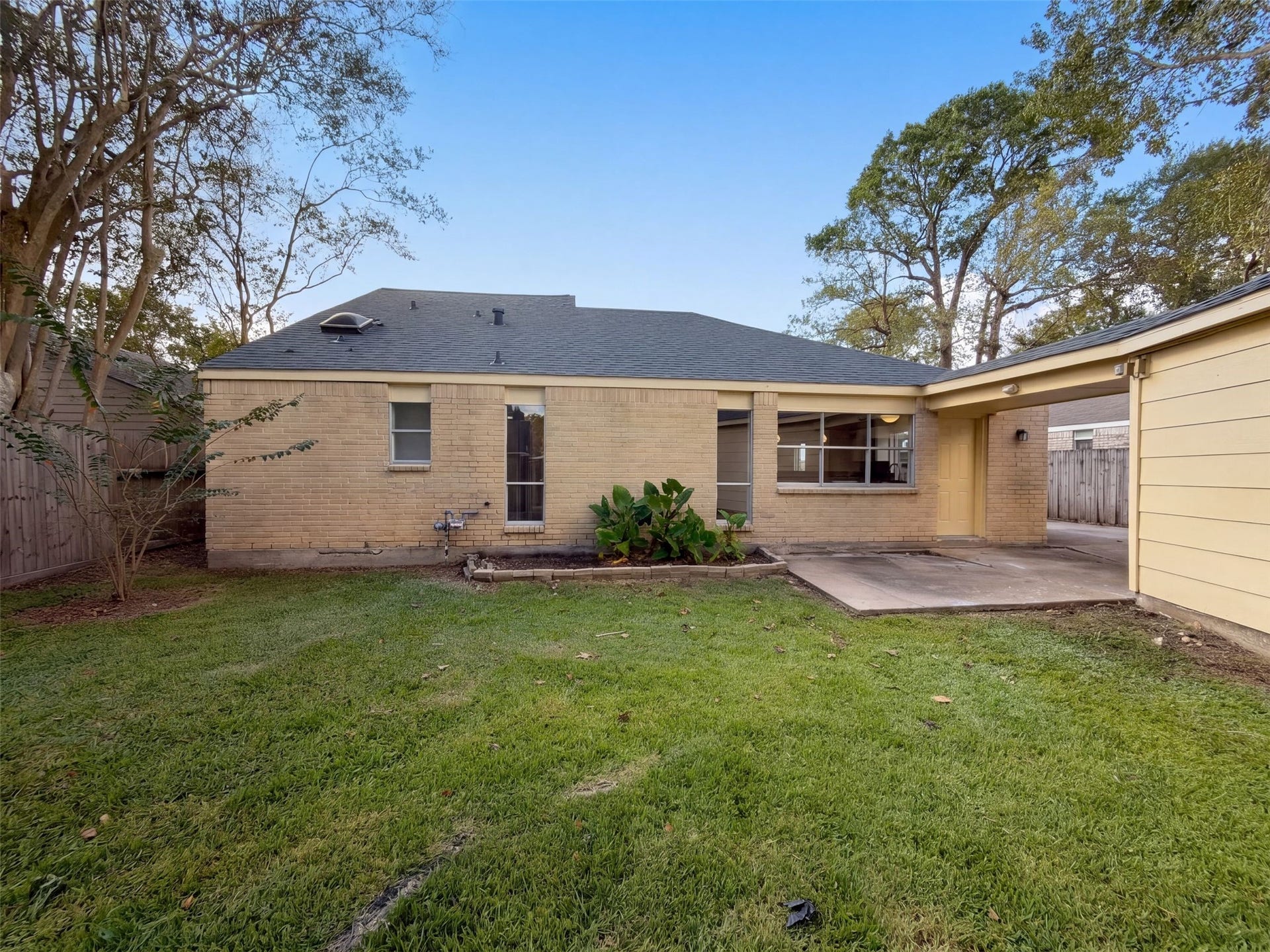 15803 Dunmoor Drive, Houston, TX 77059 15803 Dunmoor Drive, Houston, TX 77059