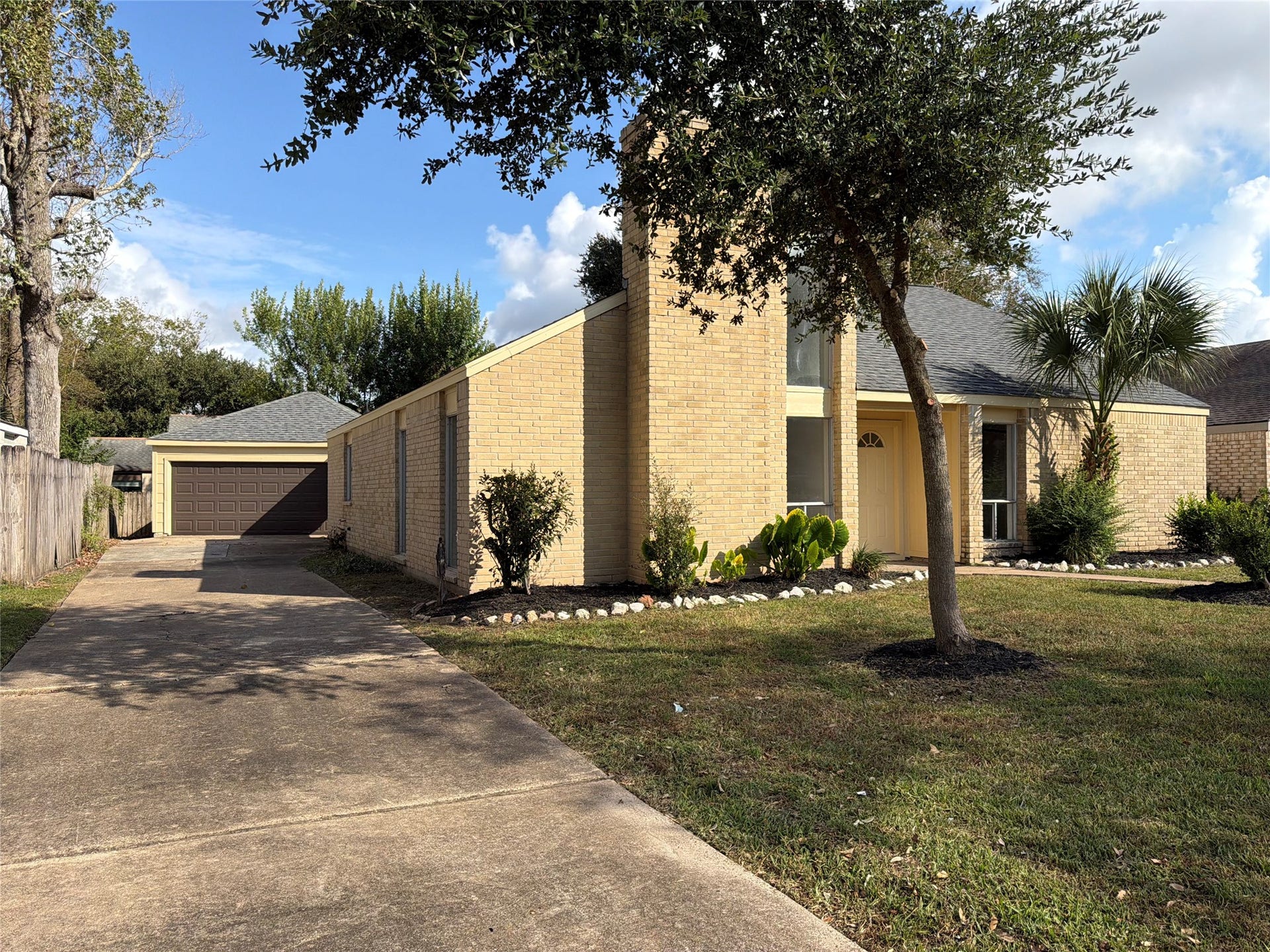 15803 Dunmoor Drive, Houston, TX 77059 15803 Dunmoor Drive, Houston, TX 77059