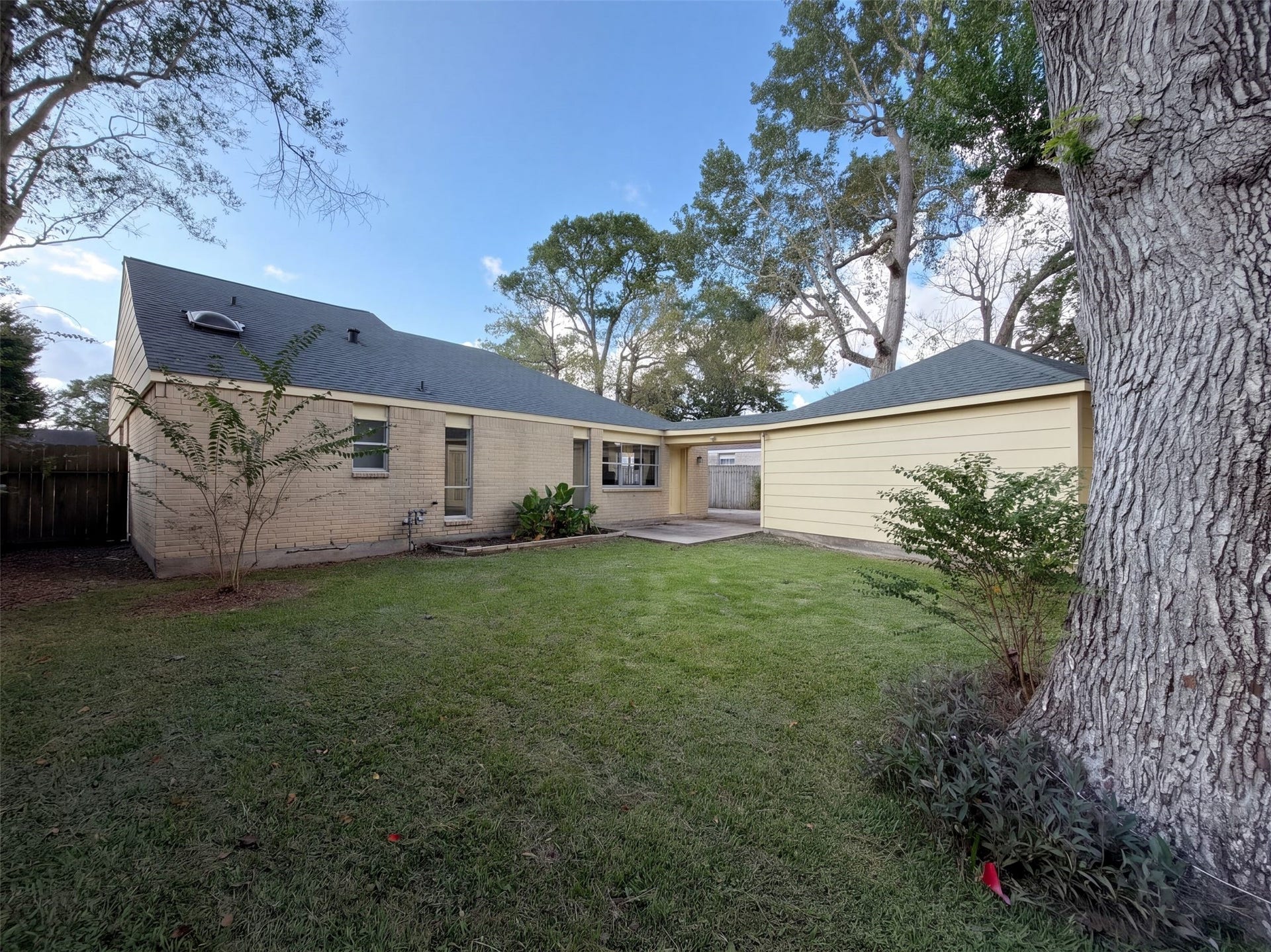 15803 Dunmoor Drive, Houston, TX 77059 15803 Dunmoor Drive, Houston, TX 77059