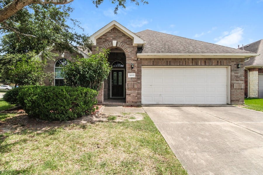 Property photo for 11003 Oasis View Lane, Houston, TX