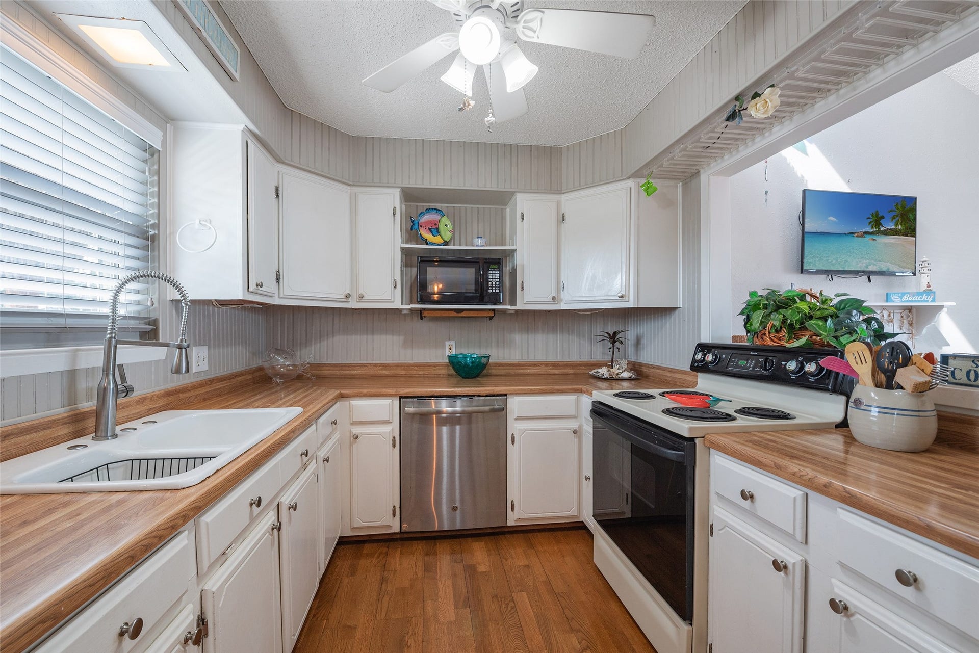 1426 Tiki Drive, Tiki Island, TX 77554 1426 Tiki Drive, Tiki Island, TX 77554