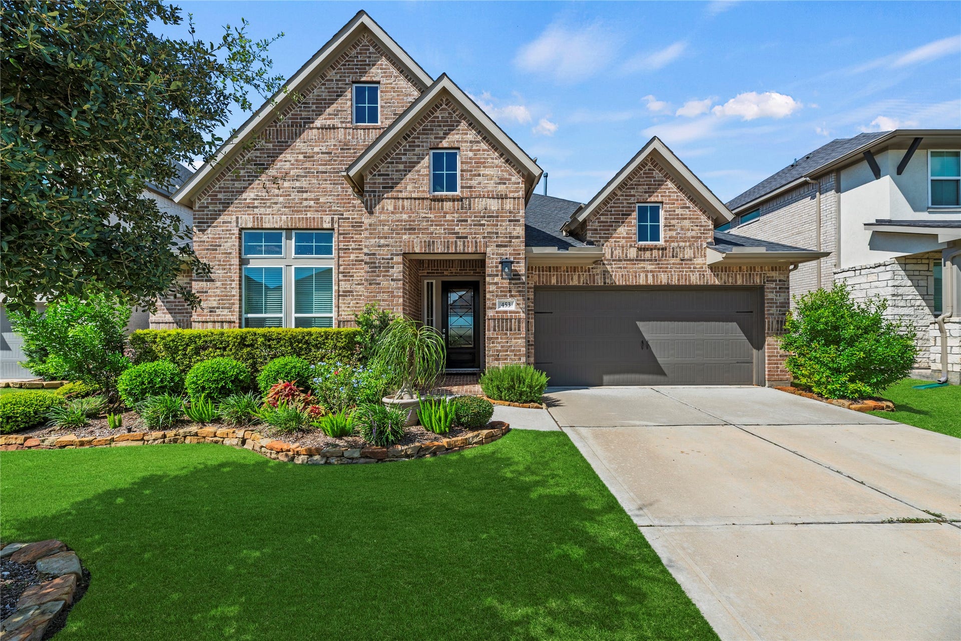 453 Horizon Light Lane, Katy, TX 77493 Welcome to 453 Horizon Light Lane.