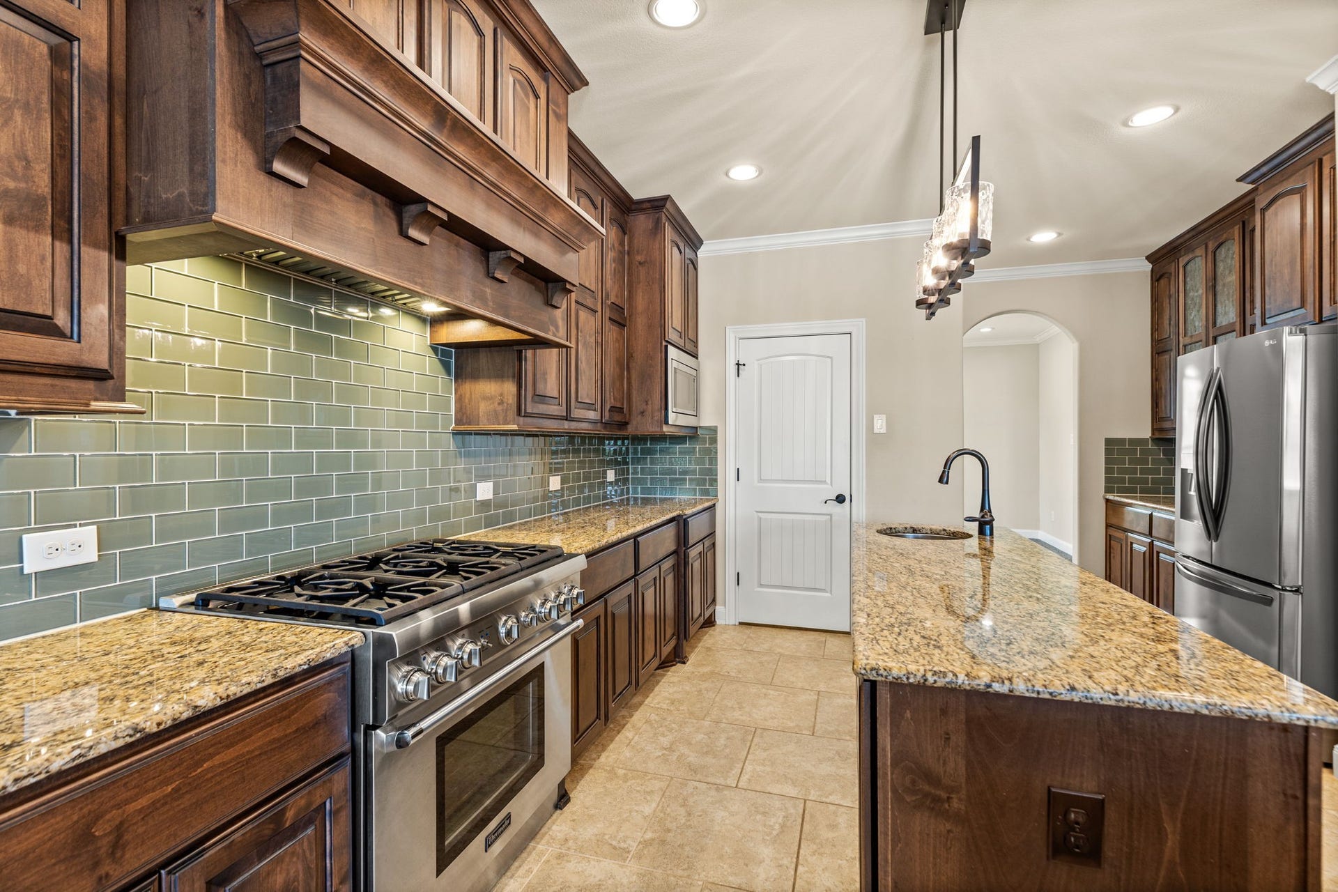 3755 County Road 160, Alvin, TX 77511