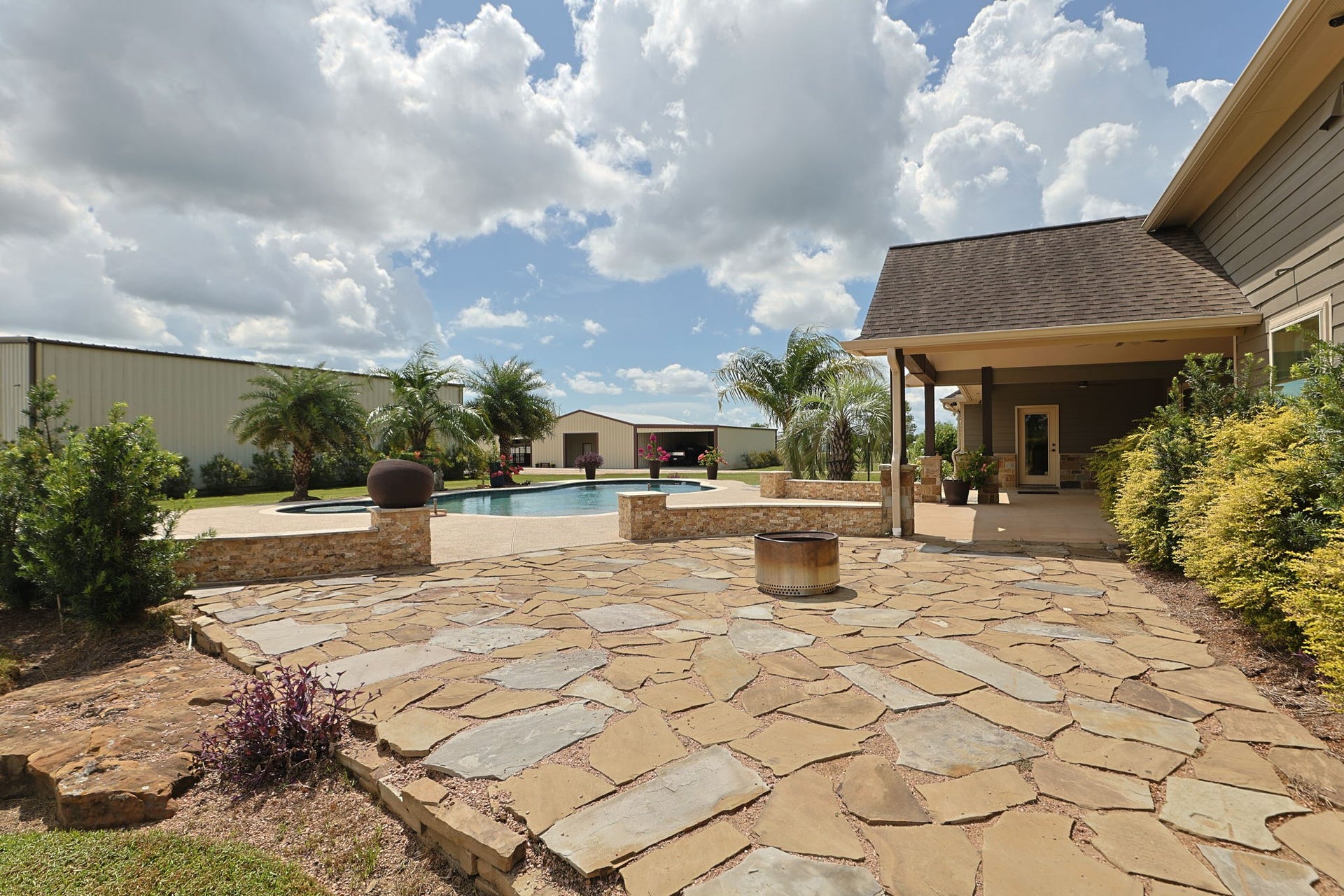 3755 County Road 160, Alvin, TX 77511