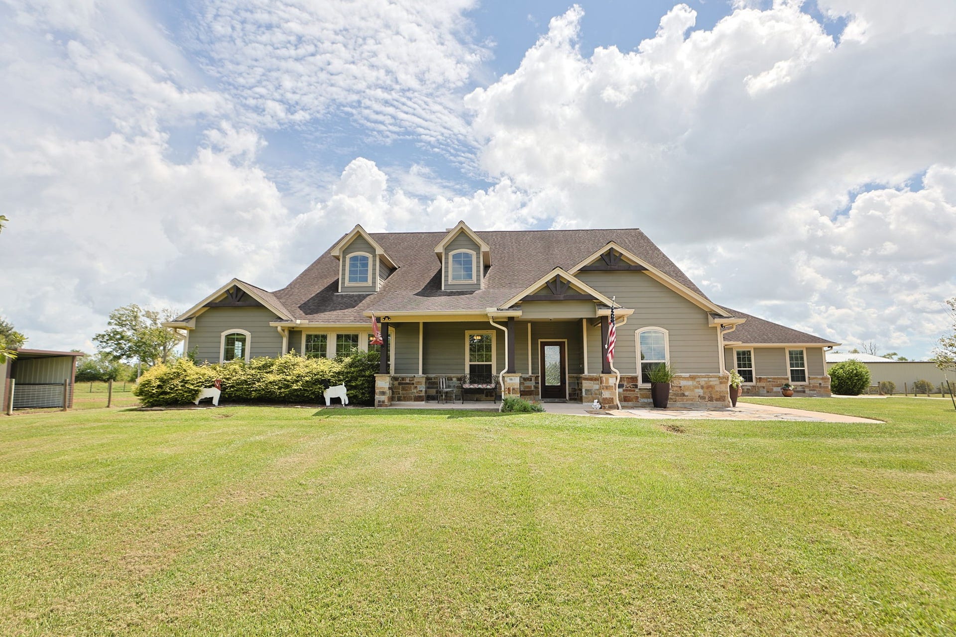 Welcome to 3755 County Road 160, Alvin