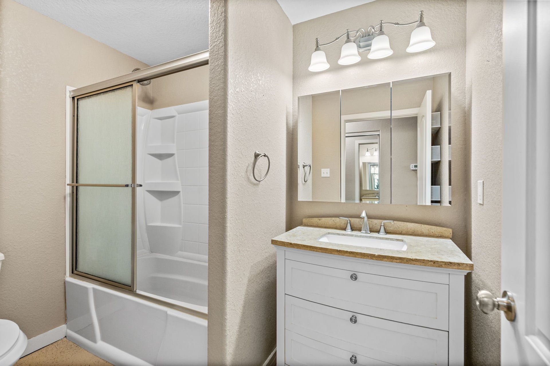 1 full bathroom