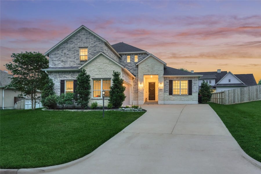 Property photo for 71 Victoria Drive W, Montgomery, TX