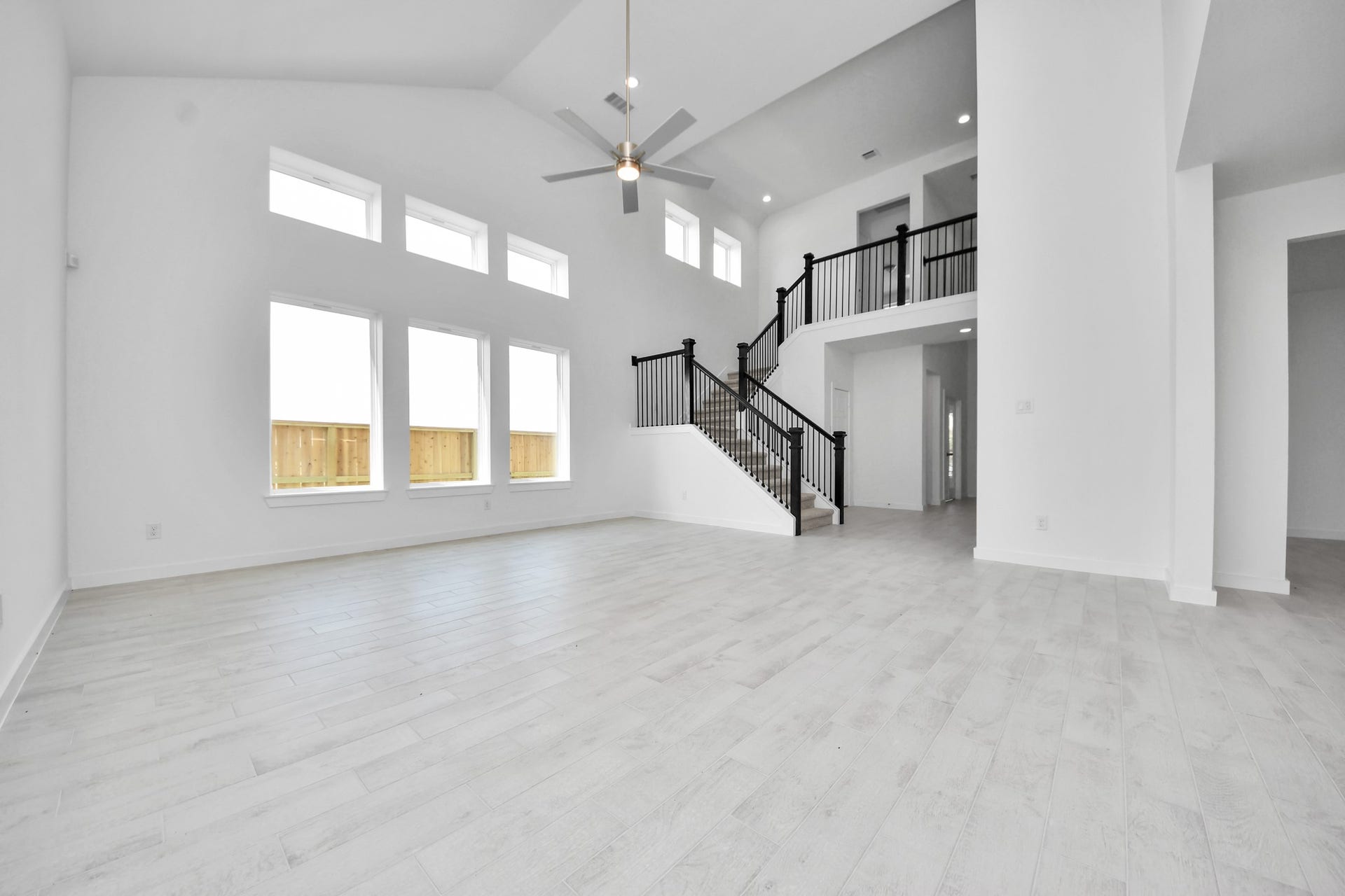 3064 Spoolwood Trail, Magnolia, TX 77355 Welcome family and guests to your charming living room! With its high ceilings, recessed lighting, ceiling fan, custom paint, beautiful flooring, and large windows that let in abundant natural light, this room is perfect for gatherings.