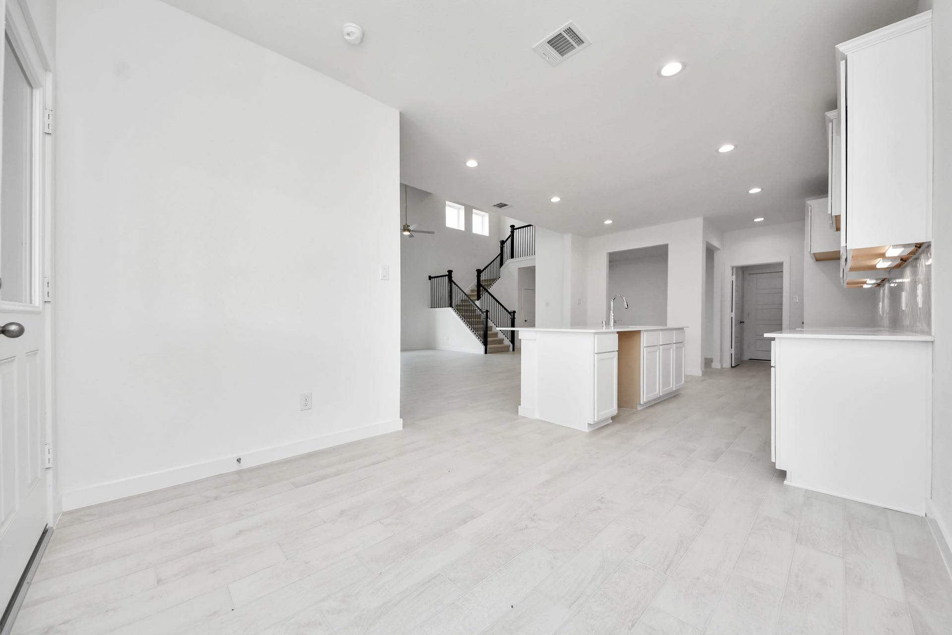 3064 Spoolwood Trail, Magnolia, TX 77355 Enjoy breakfast with ease in the connected and cozy breakfast area, seamlessly integrated with the kitchen for utmost convenience. Step through the back door for a breath of fresh air onto the covered patio, extending your living space to the outdoors