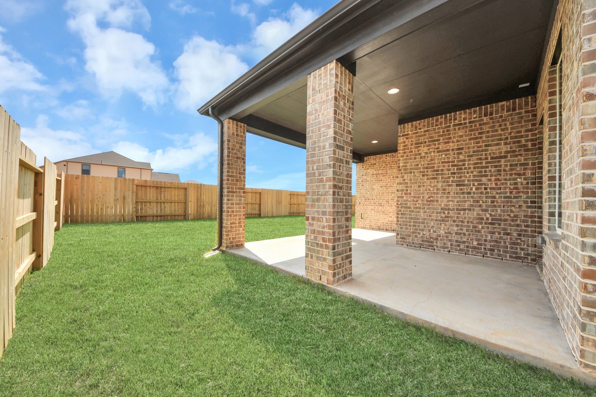 3064 Spoolwood Trail, Magnolia, TX 77355 Experience outdoor living at its finest on this expansive covered patio, thoughtfully designed for BBQs and delightful outdoor dining.