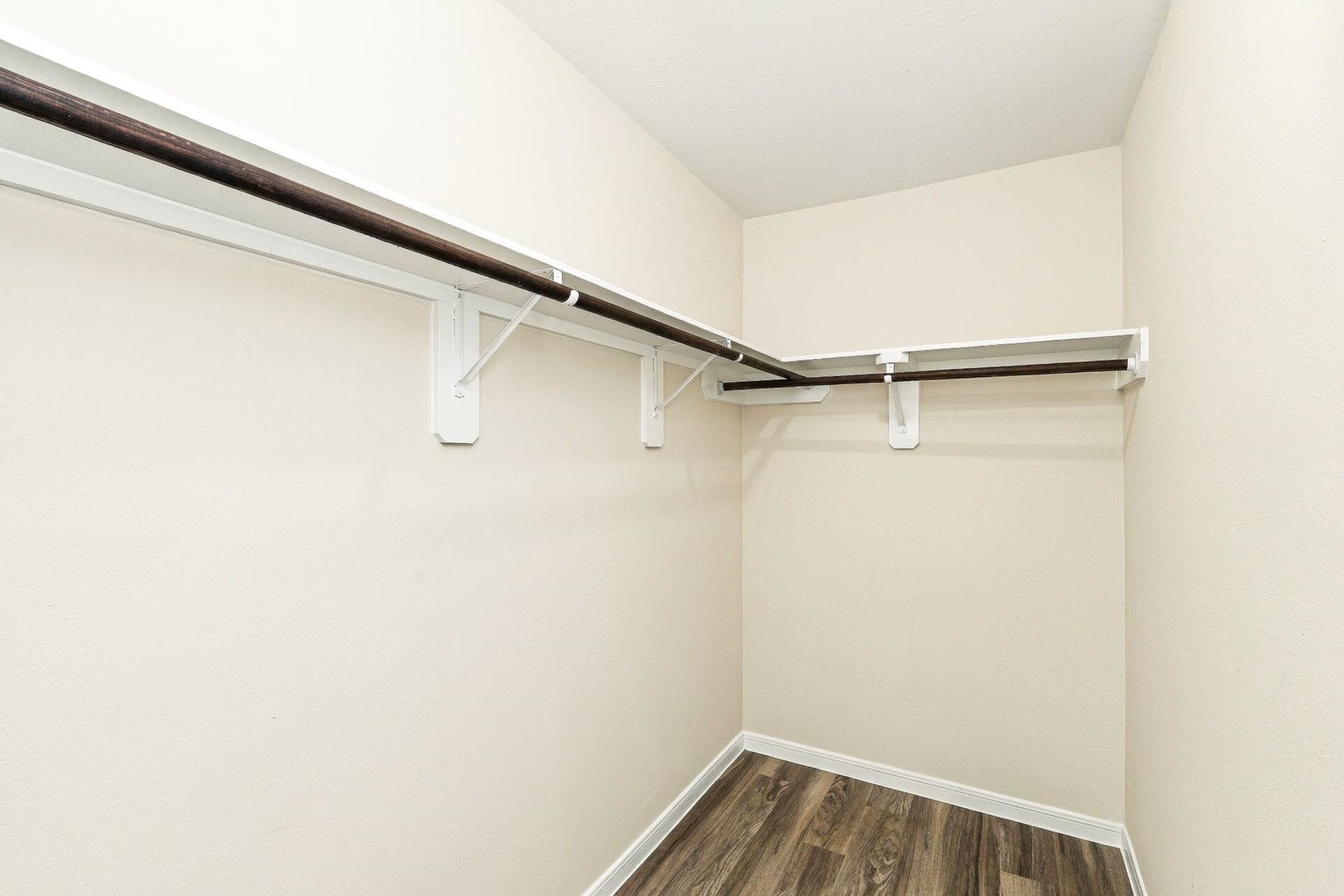 10015 Piave Drive, Houston, TX 77044 Photos may be representative of the floor plan and not the exact home. Finishes, layout, and features of the actual property for lease may vary.