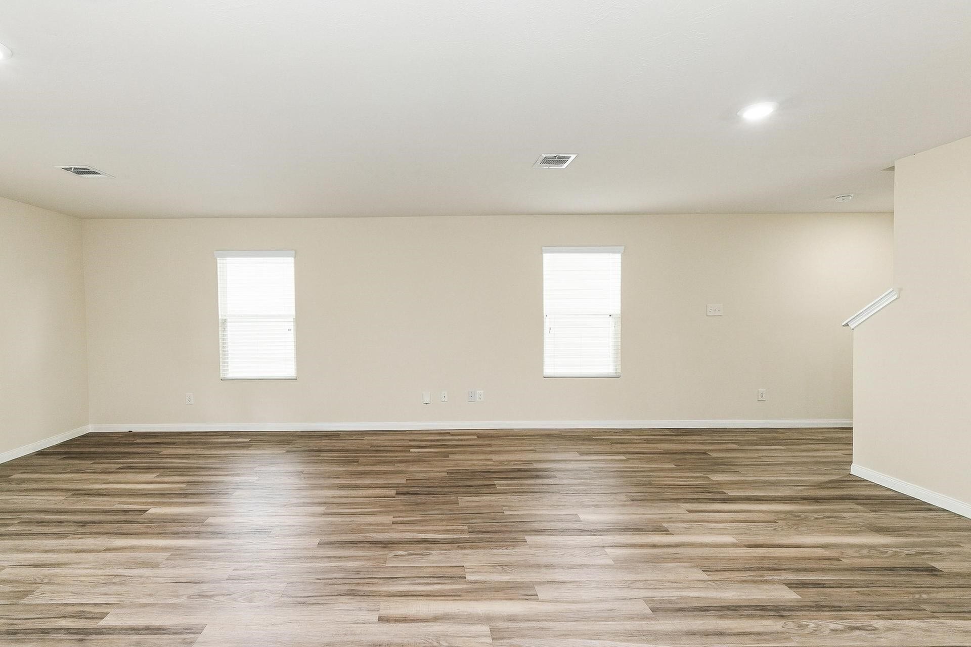 10015 Piave Drive, Houston, TX 77044 Photos may be representative of the floor plan and not the exact home. Finishes, layout, and features of the actual property for lease may vary.