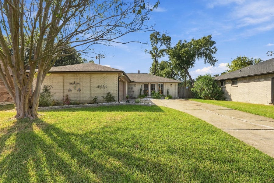 Property photo for 214 Maybrook Drive, Houston, TX