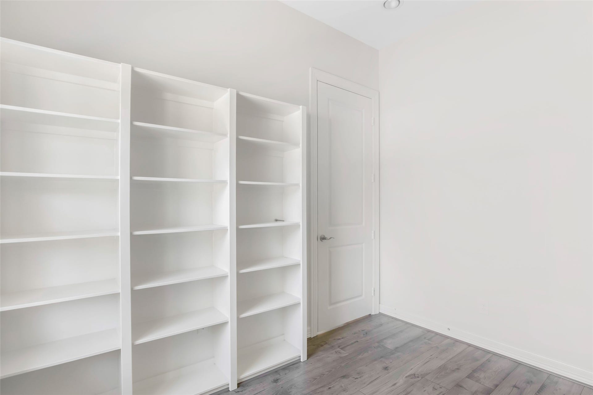 538 Magnolia Point Drive, Huffman, TX 77336 Built-in storage in master bedroom