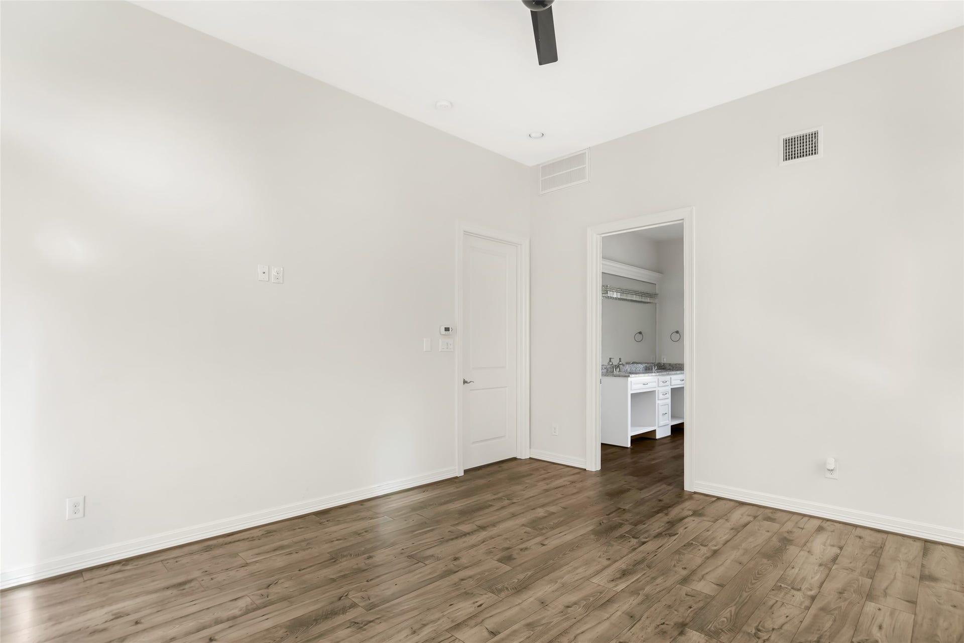 538 Magnolia Point Drive, Huffman, TX 77336 Master bedroom with en suite bathroom