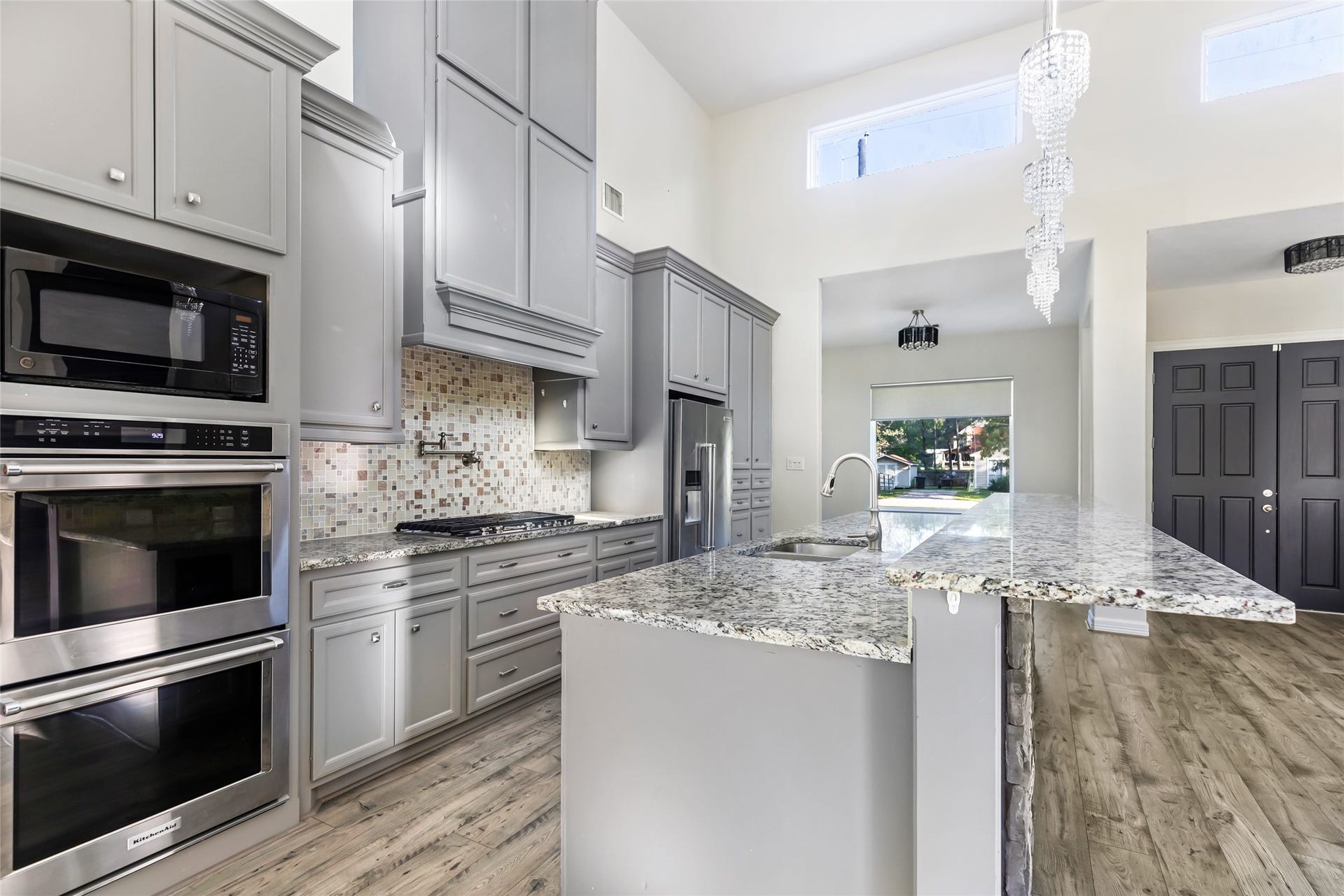 538 Magnolia Point Drive, Huffman, TX 77336 Double oven, stainless steel appliances, pot filler, propane-powered cooktop, granite countertops and ample storage.