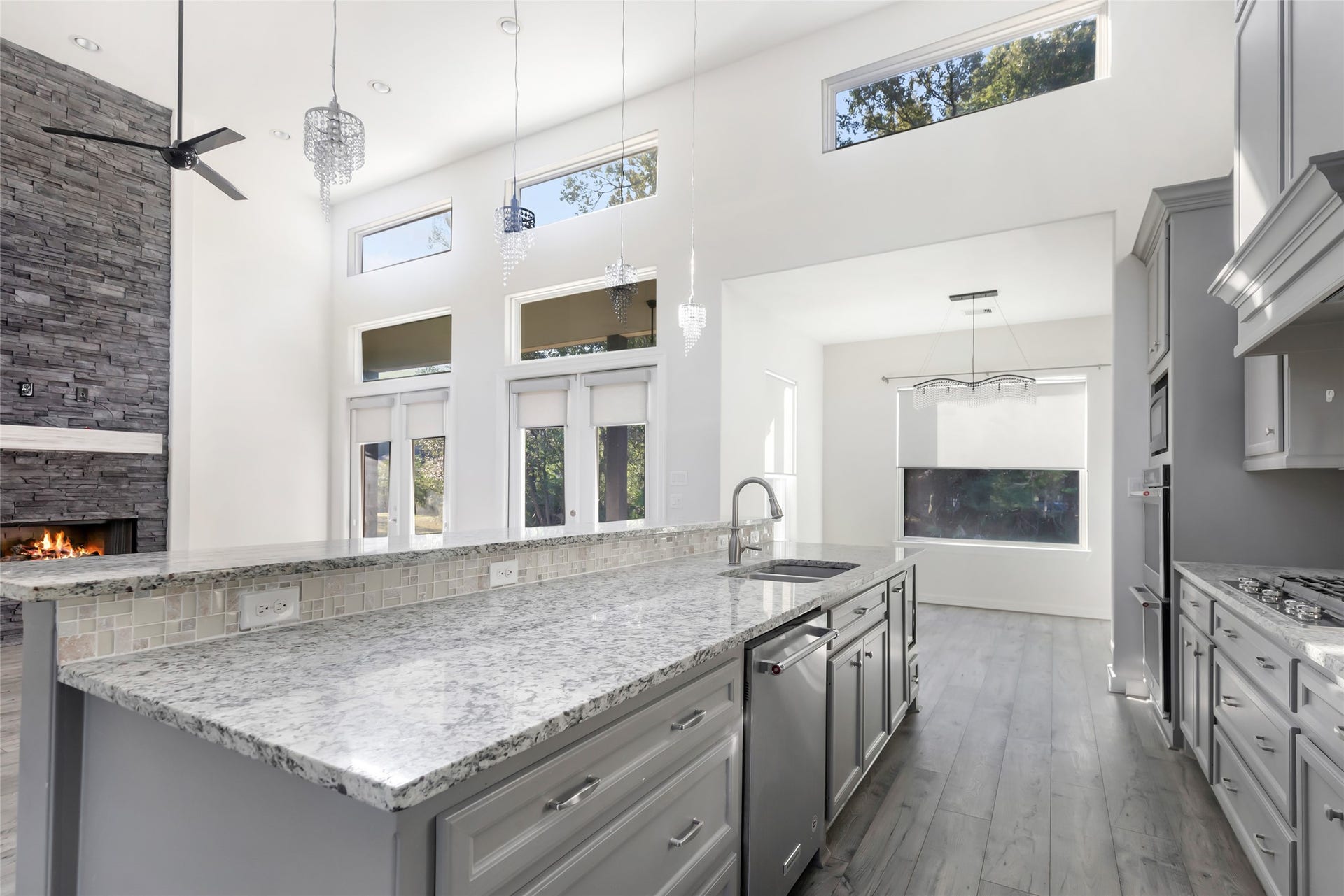 538 Magnolia Point Drive, Huffman, TX 77336 Clerestory windows allow natural light to flood the main living area