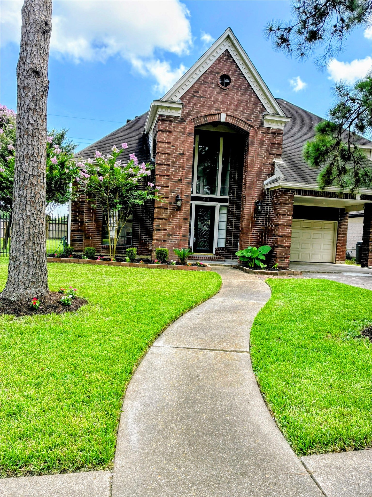 414 Mill Place CT, Sugar Land, TX 77498 Beautifully landscaped brick front entrance