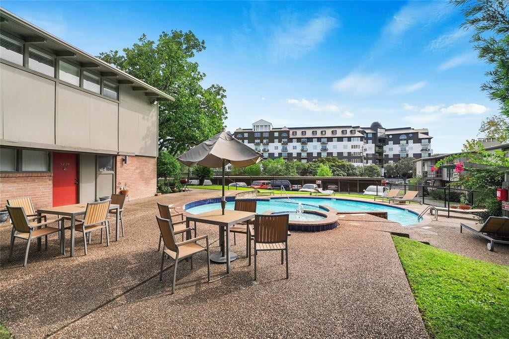 5238 Memorial Drive, Houston, TX 77007