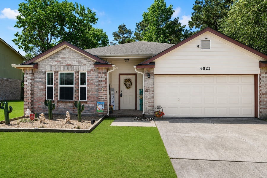 Property photo for 6923 Grant Drive, Magnolia, TX