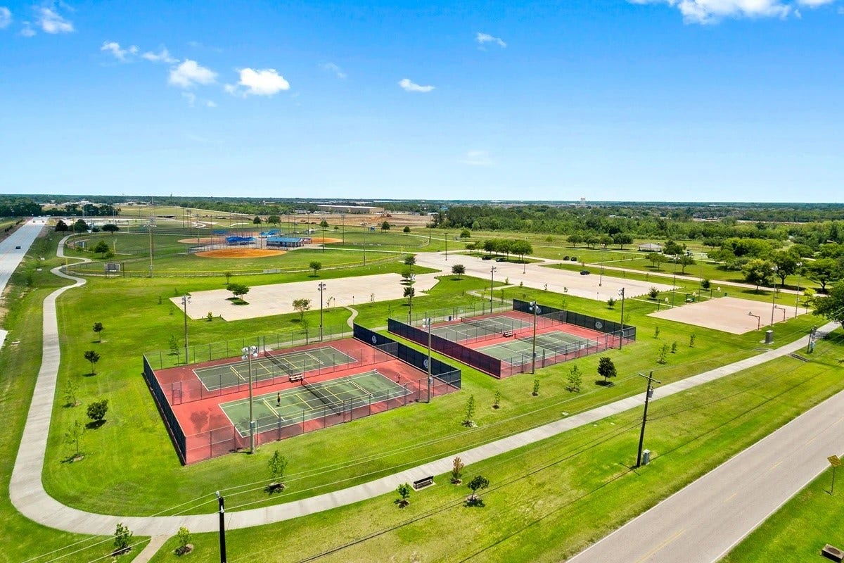 5931 Bella Lynn Drive, Manvel, TX 77578 Near Centennial Park