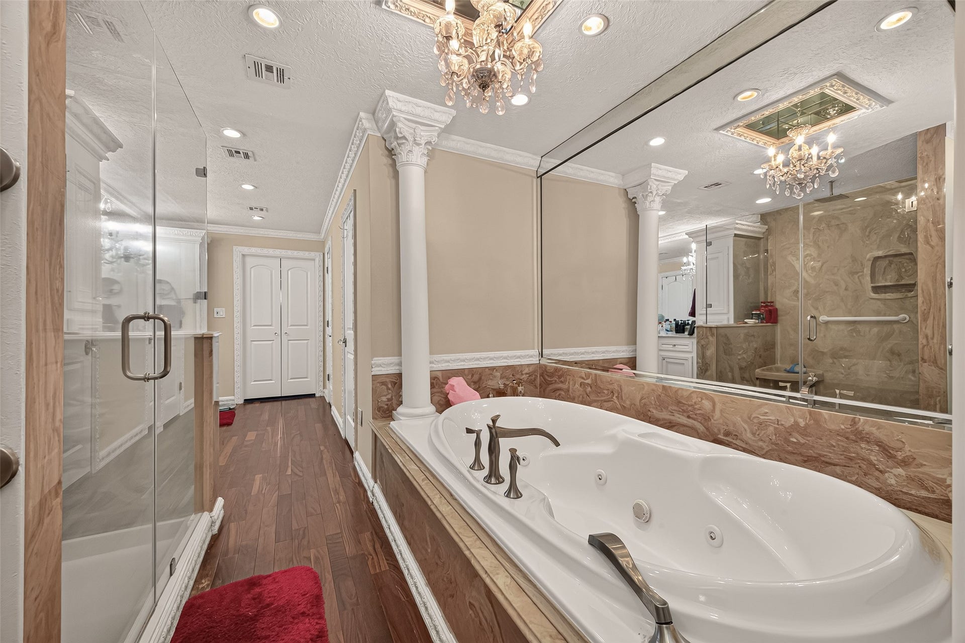 PRIMARY JETTED TUB