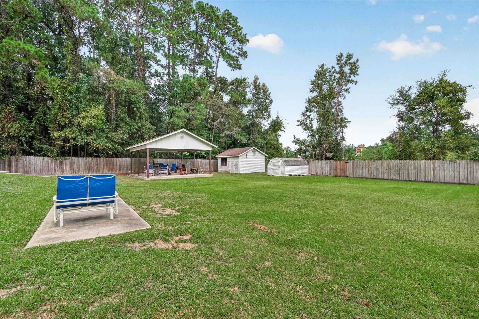 YARD BEHIND POOL