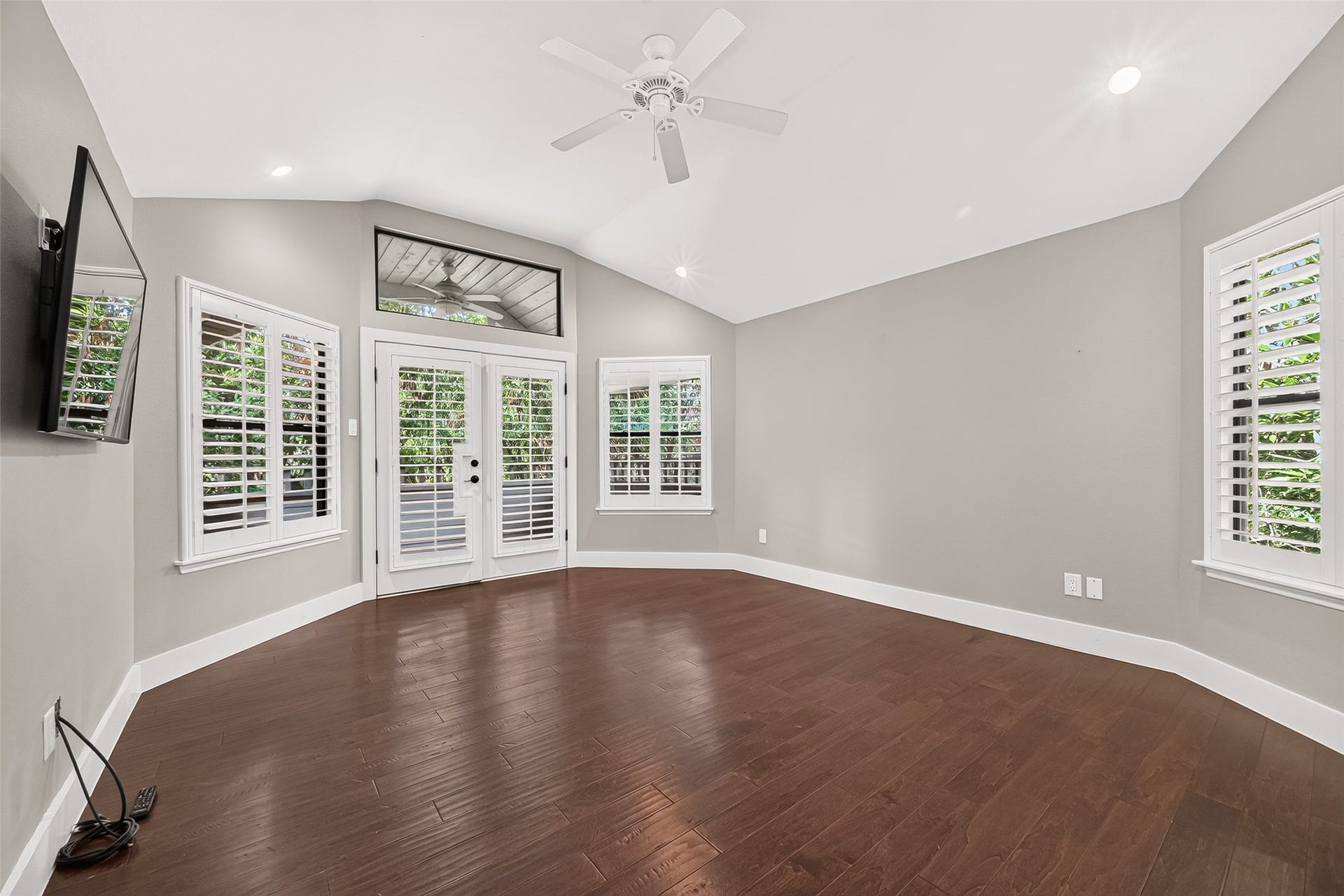 3 Hidden Deer Corner Court, The Woodlands, TX 77381 Primary Bedroom