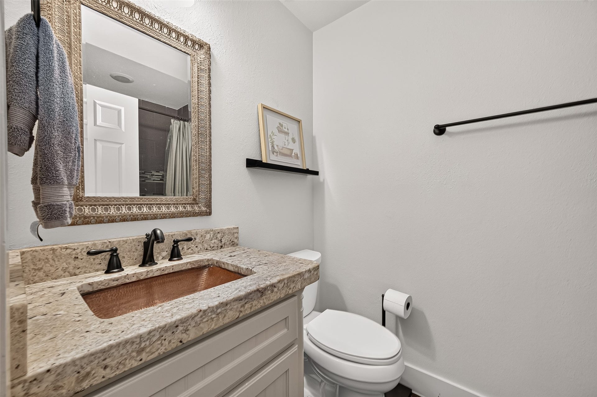 3 Hidden Deer Corner Court, The Woodlands, TX 77381 Full bathroom Downstairs