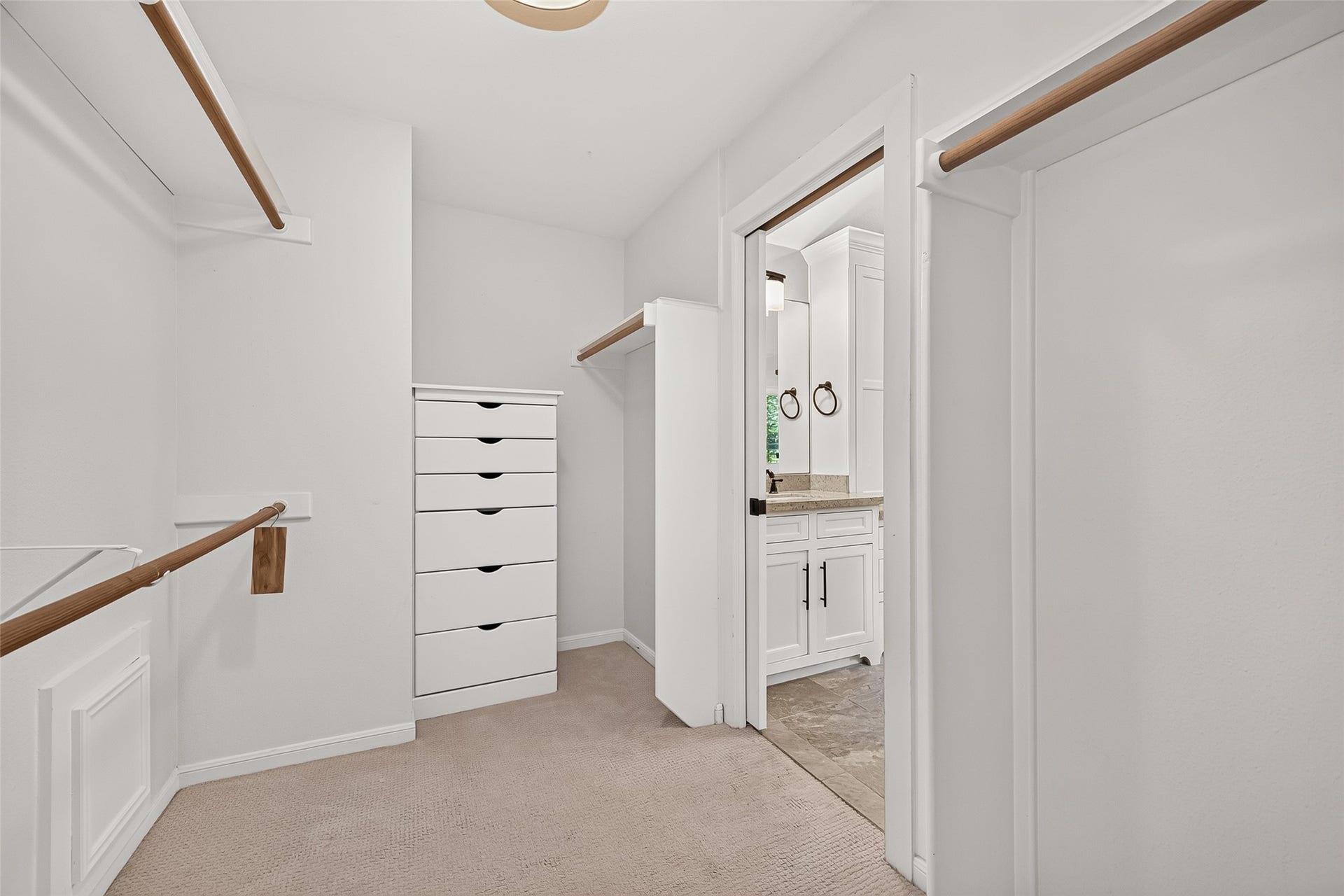 3 Hidden Deer Corner Court, The Woodlands, TX 77381 Primary Closet