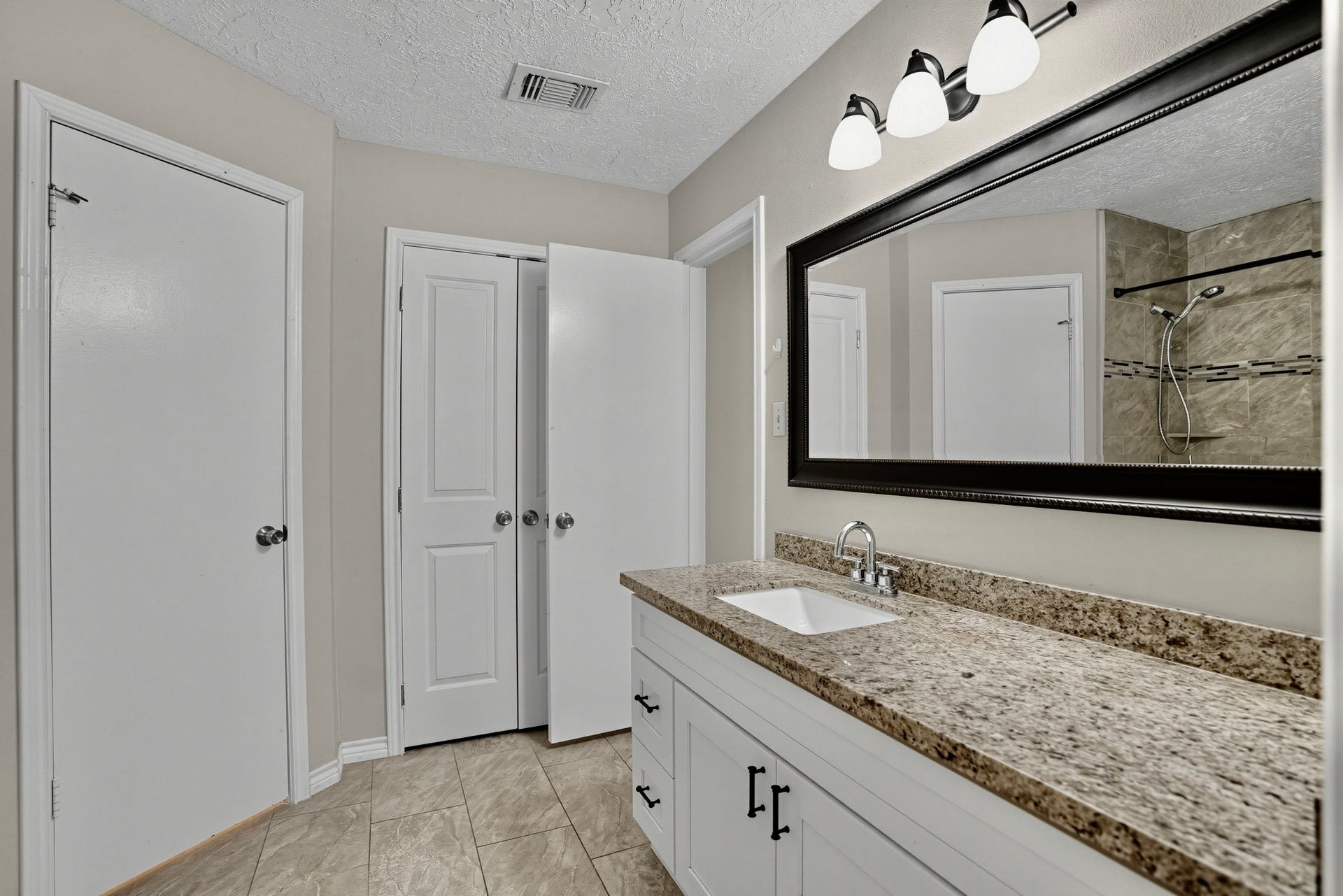 141 W Woodstock Circle Drive, The Woodlands, TX 77381 141 W Woodstock Circle Drive, The Woodlands, TX 77381