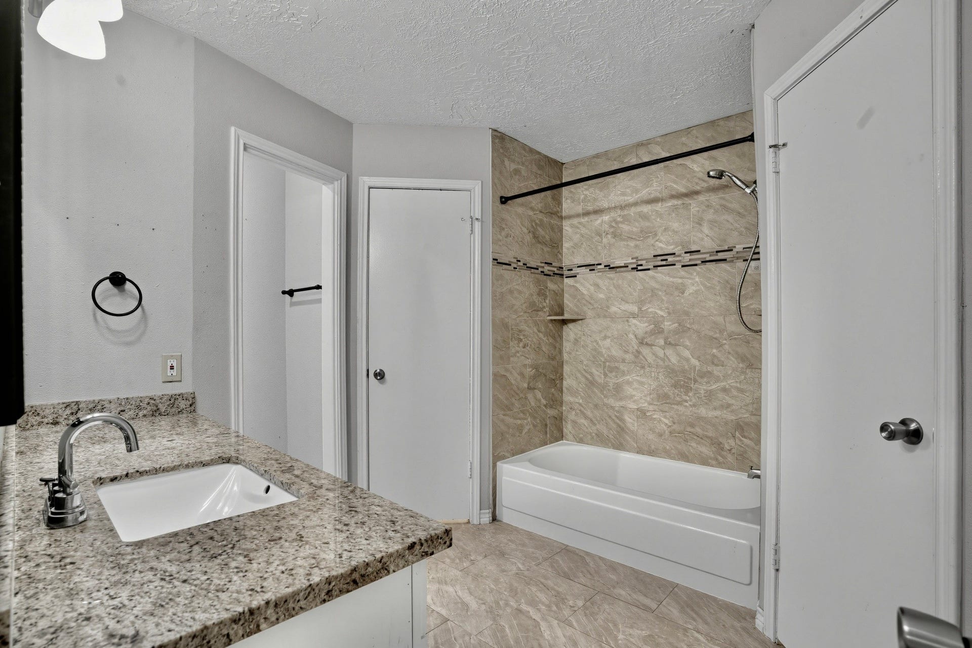 141 W Woodstock Circle Drive, The Woodlands, TX 77381 141 W Woodstock Circle Drive, The Woodlands, TX 77381