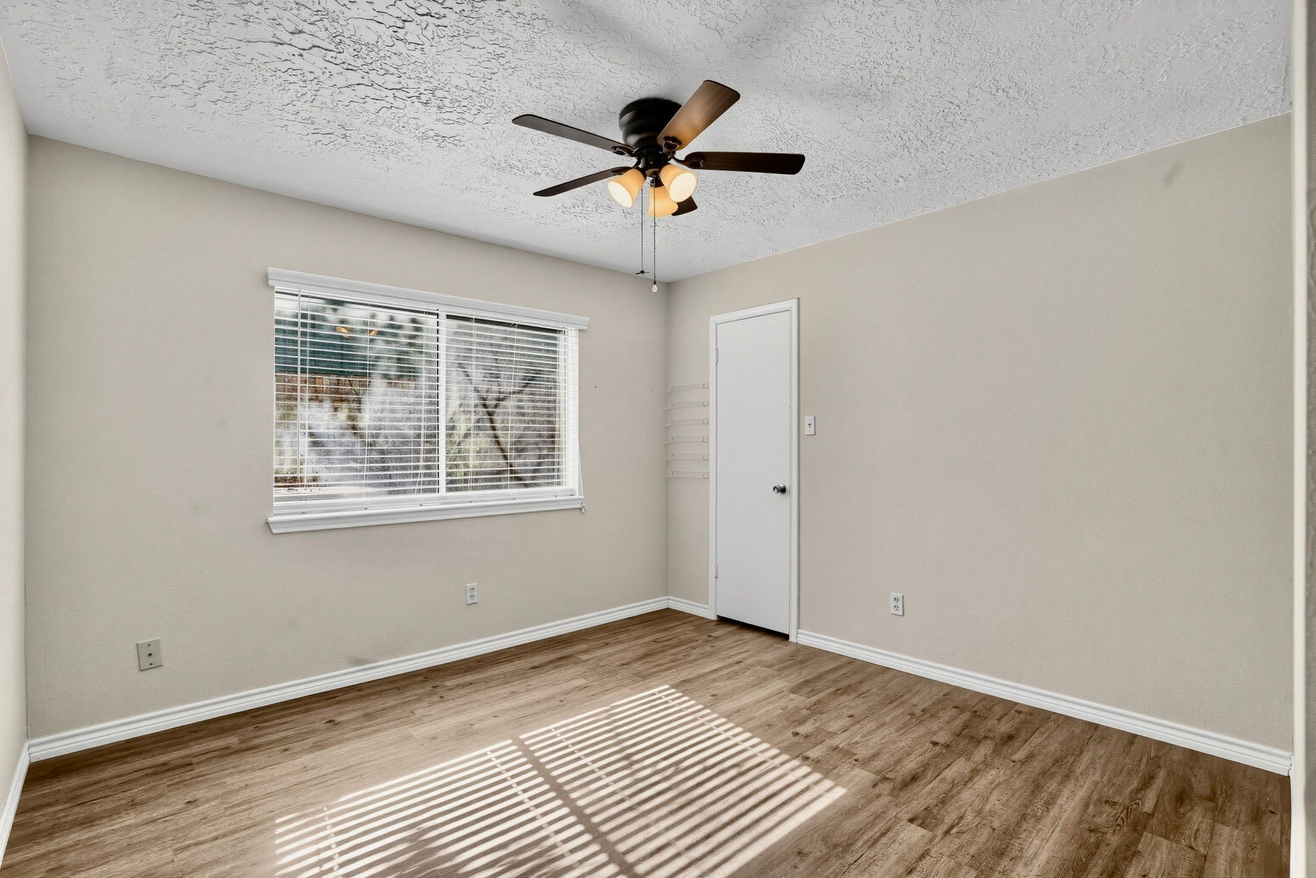 141 W Woodstock Circle Drive, The Woodlands, TX 77381 141 W Woodstock Circle Drive, The Woodlands, TX 77381