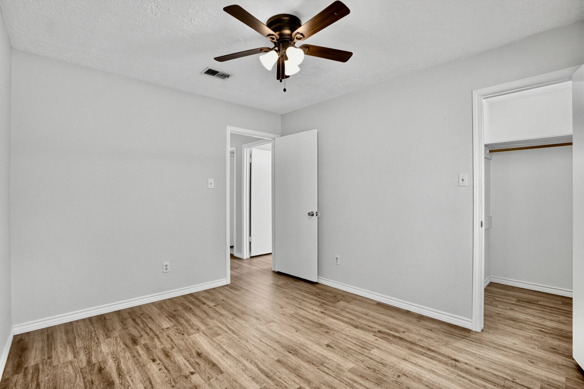 141 W Woodstock Circle Drive, The Woodlands, TX 77381 141 W Woodstock Circle Drive, The Woodlands, TX 77381