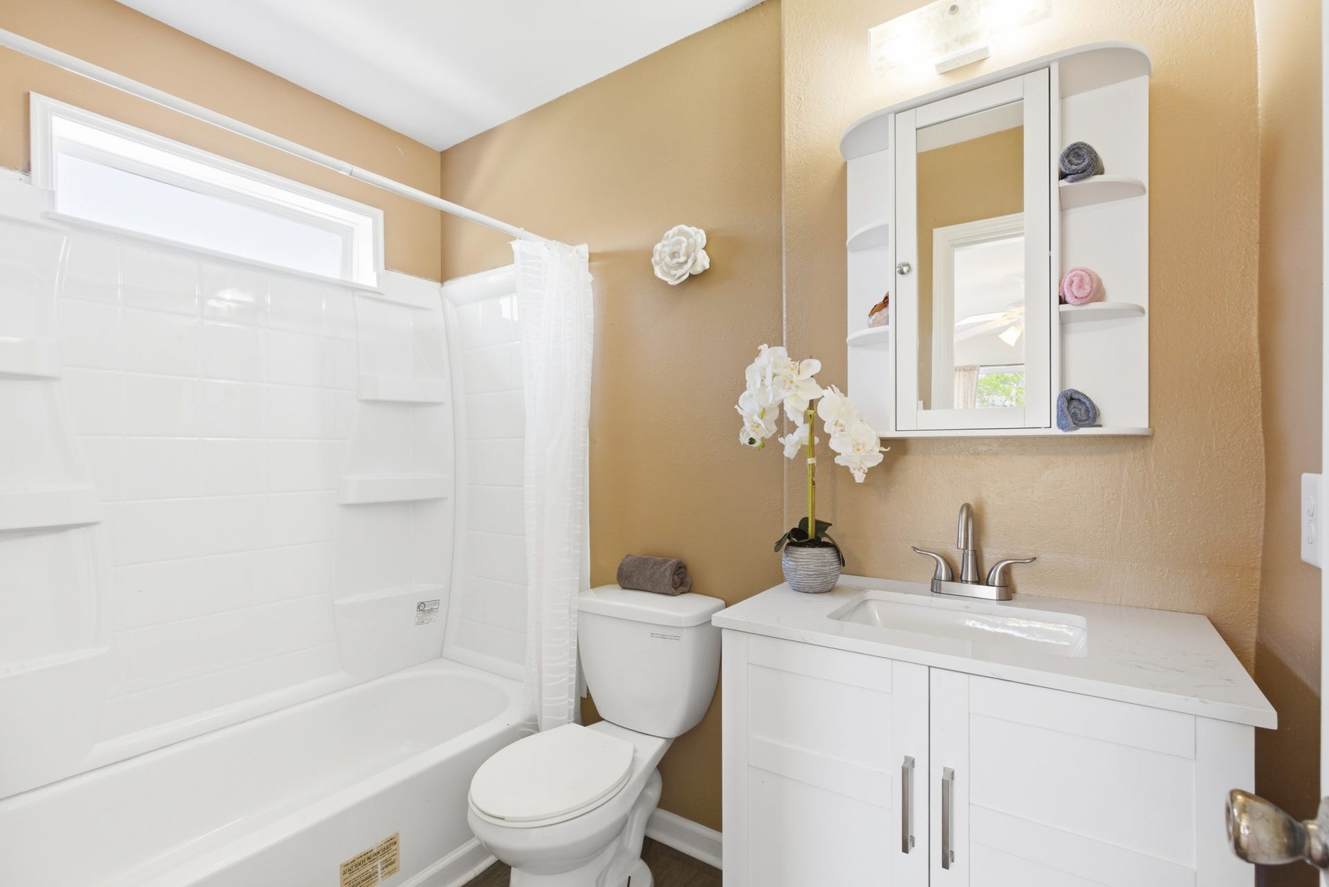 313 Grand Avenue, Bacliff, TX 77518 Bathroom 5
