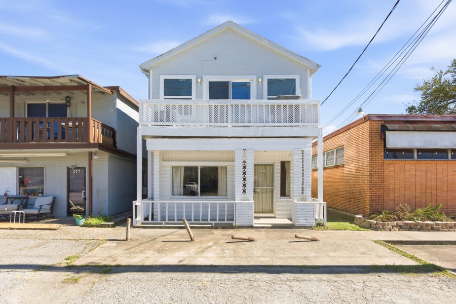 Property photo for 313 Grand Avenue, Bacliff, TX