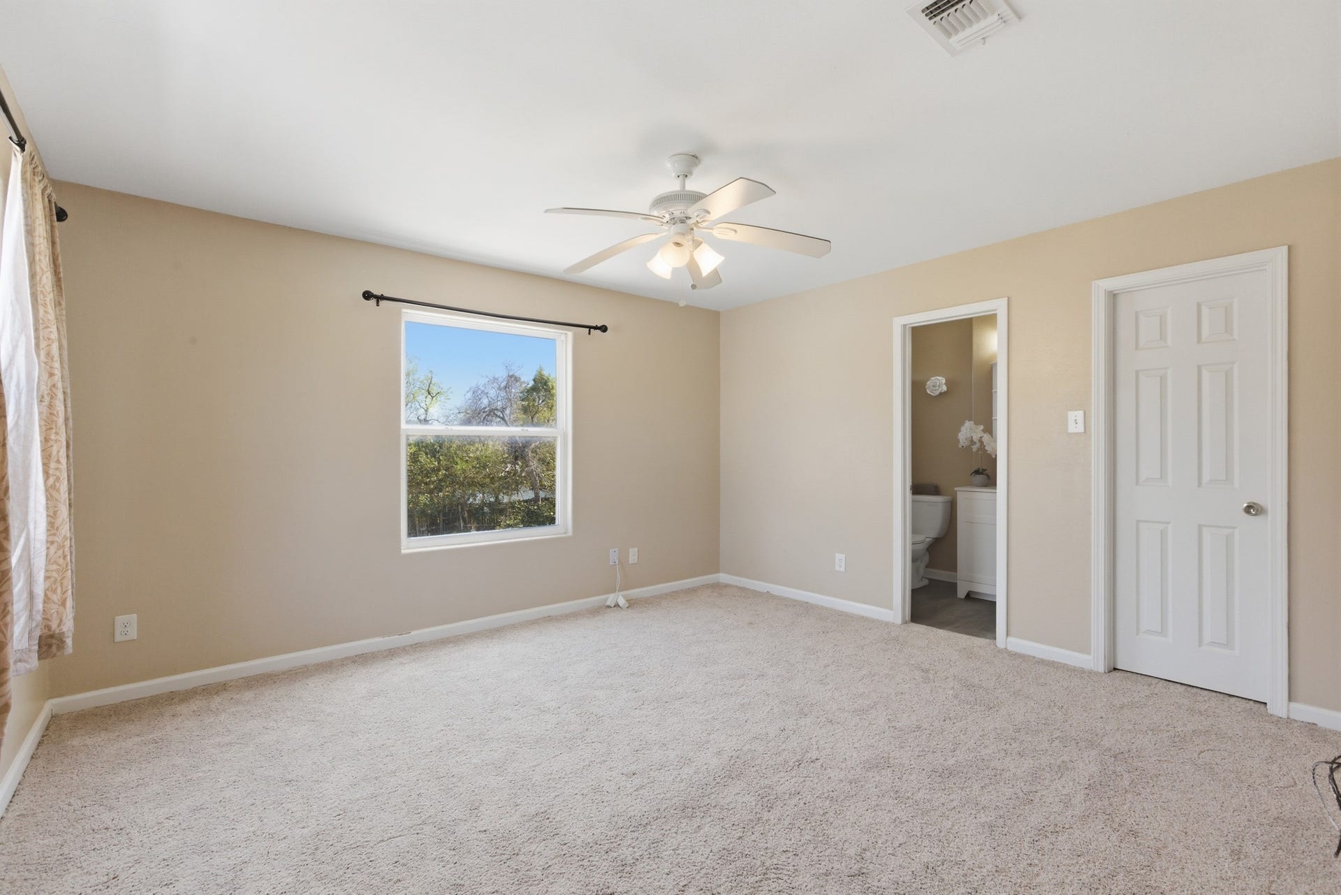 313 Grand Avenue, Bacliff, TX 77518 Bedroom 7 upstairs