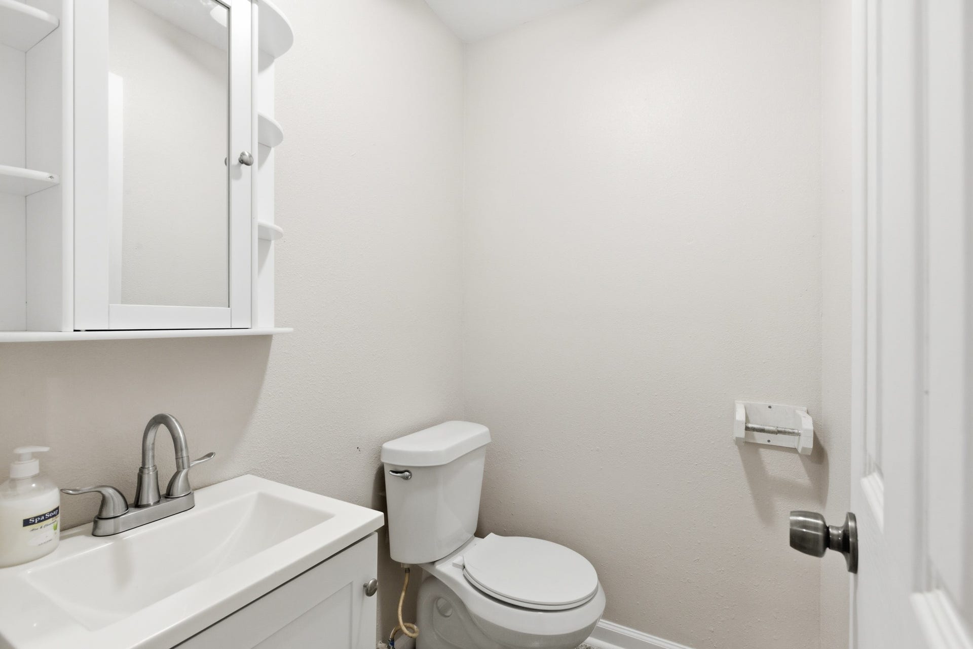 313 Grand Avenue, Bacliff, TX 77518 1/2 bath no 1