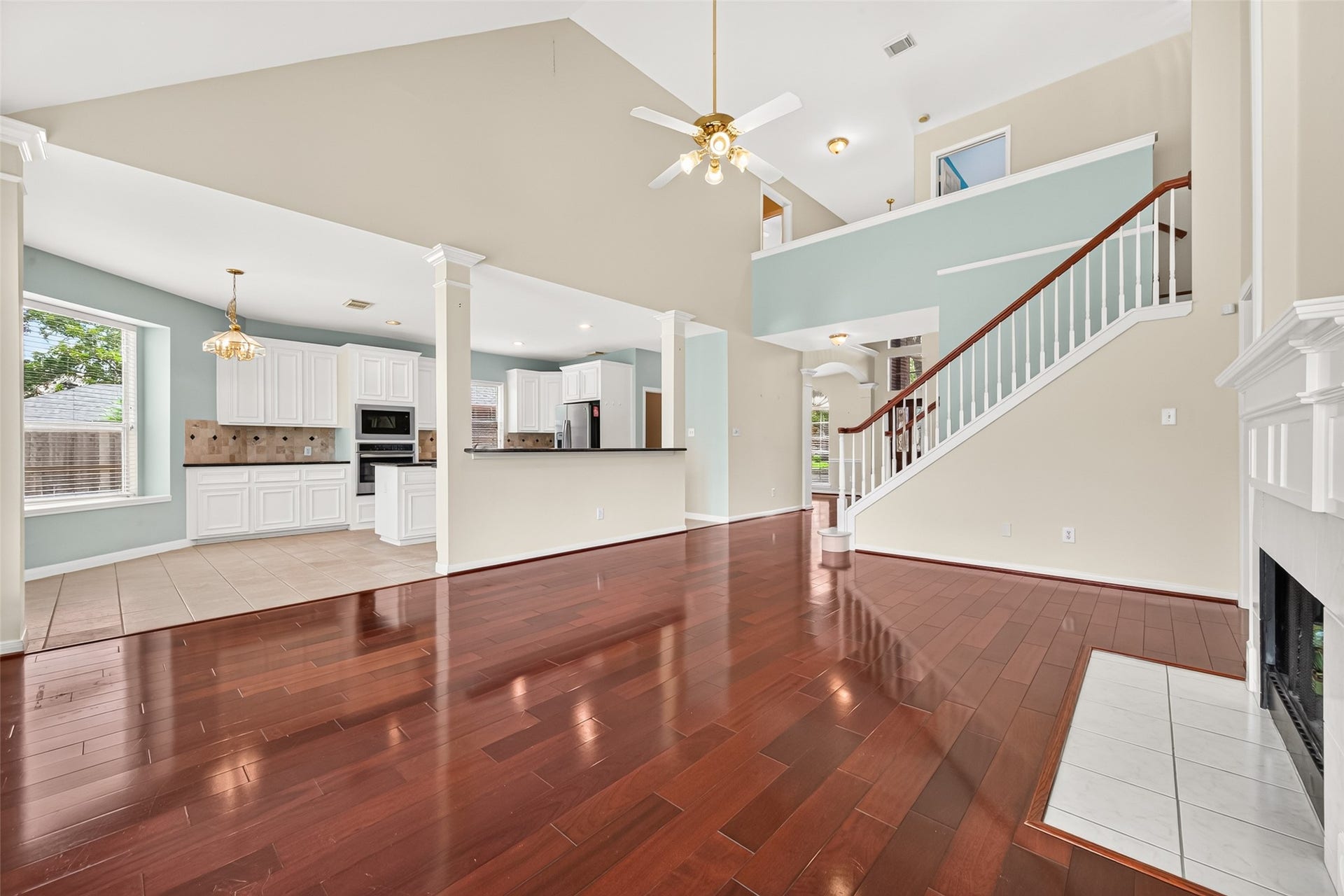 1711 Emma Cove Court, Sugar Land, TX 77479 The main living area flows easily into the kitchen, creating a functional setting for daily life and entertaining.