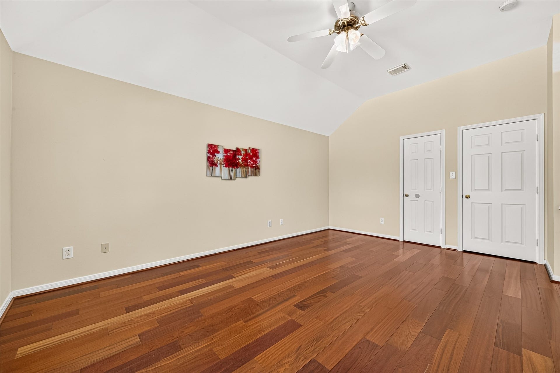 1711 Emma Cove Court, Sugar Land, TX 77479 High ceilings and ample wall space allow for a variety of furniture and entertainment arrangements.