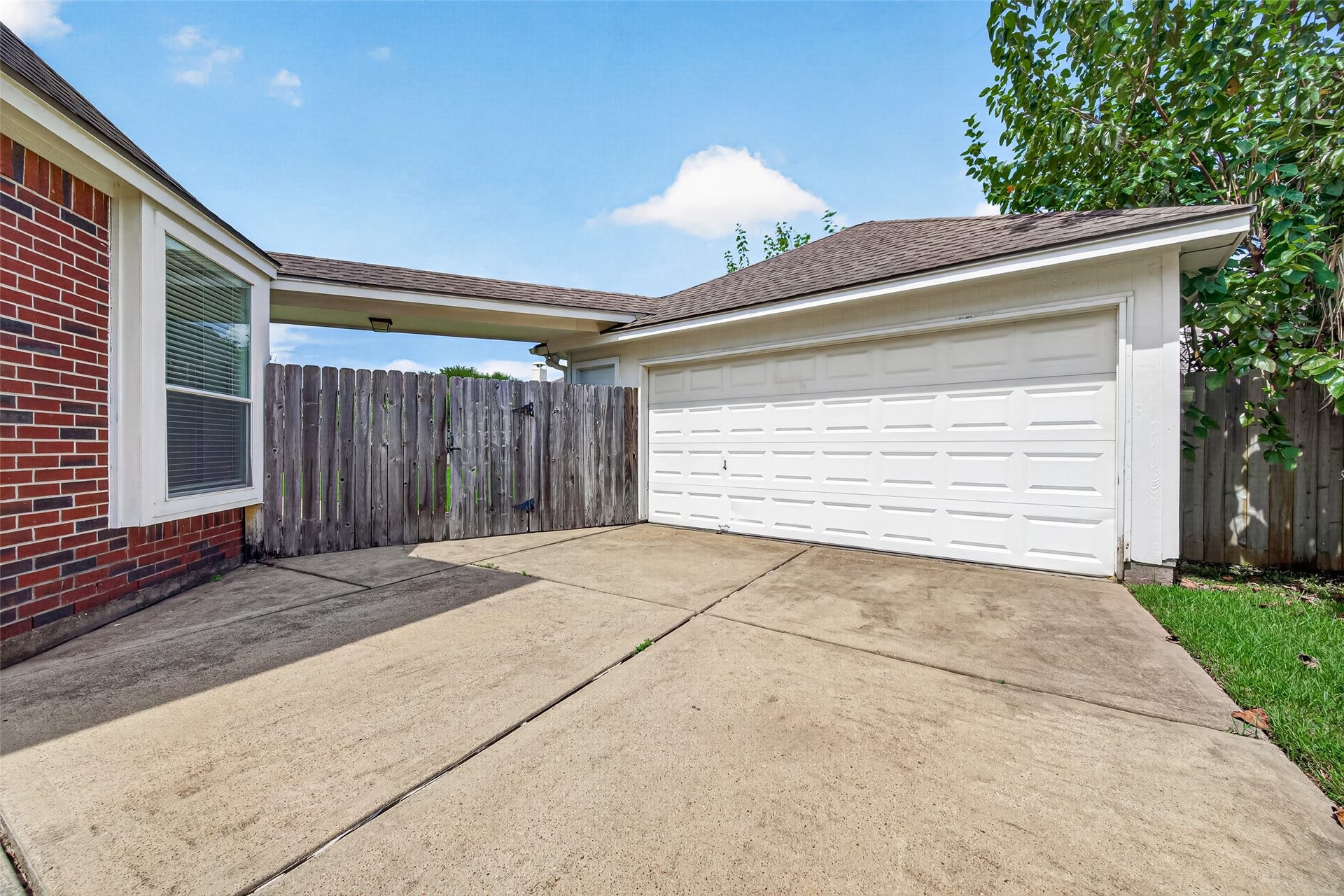 1711 Emma Cove Court, Sugar Land, TX 77479 Detached two-car garage is connected to the residence by a sheltered breezeway.